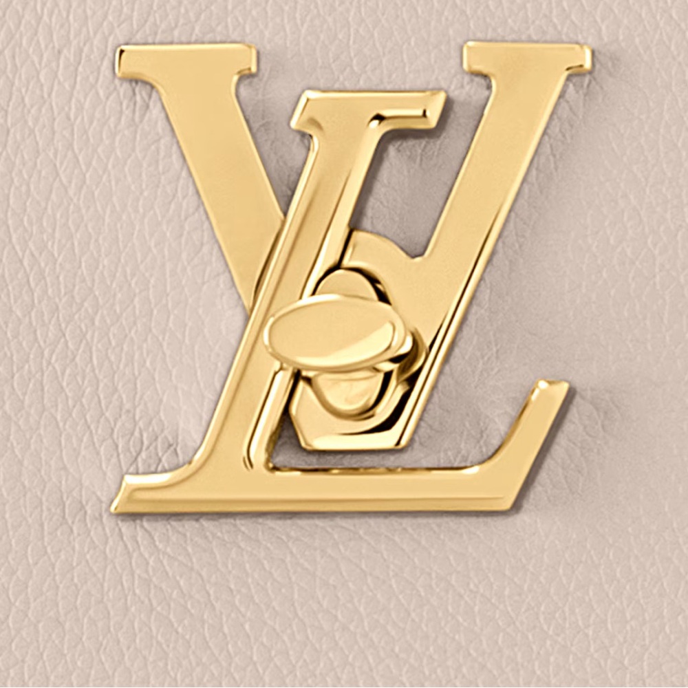 Louis Vuitton - Picture 5 of 8